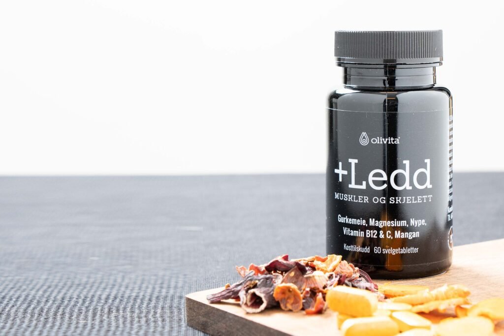Bilde av kostilskudd for ledd +ledd. Svart liten boks med tabletter.